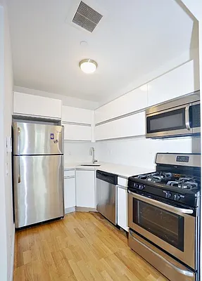 Rented by Skyline Group Real Estate | media 11