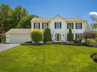 18 Stanford Way, Fairport, NY 14450