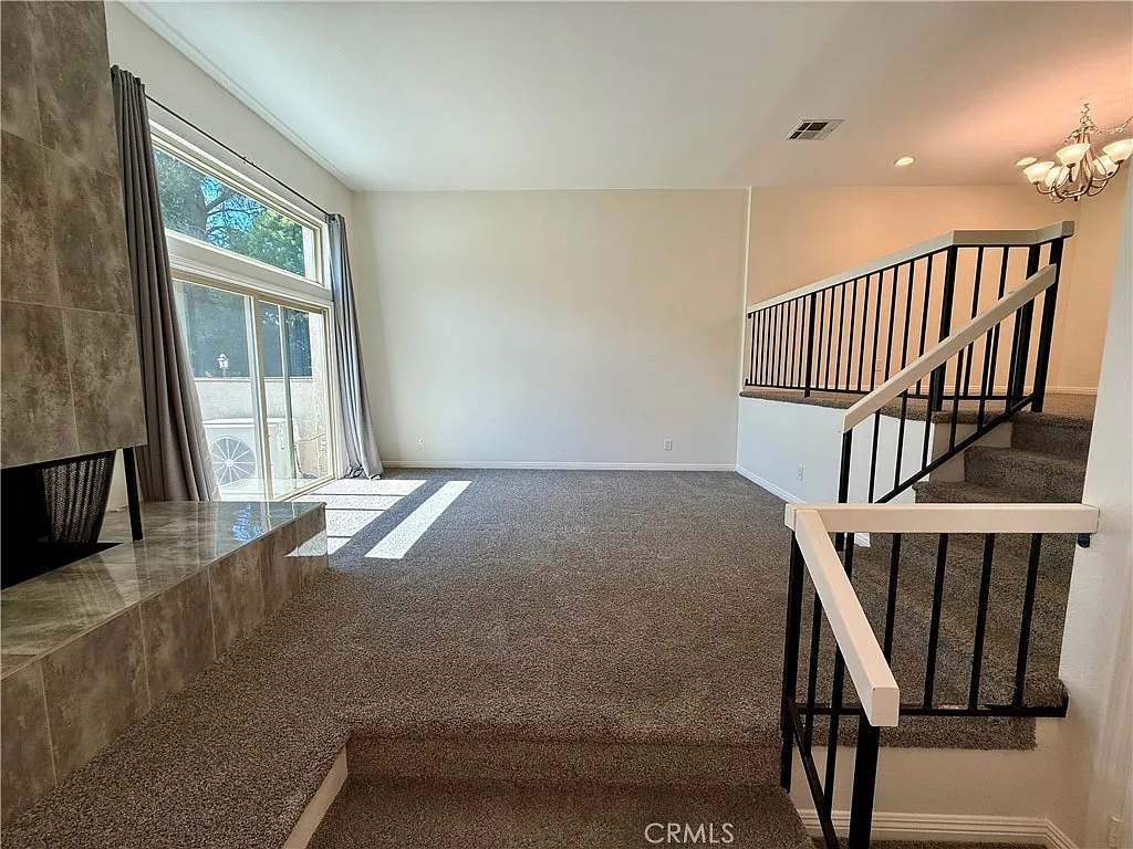 3 bed, 2.5 bath, 1610 sqft, $4,900 — Photo 3
