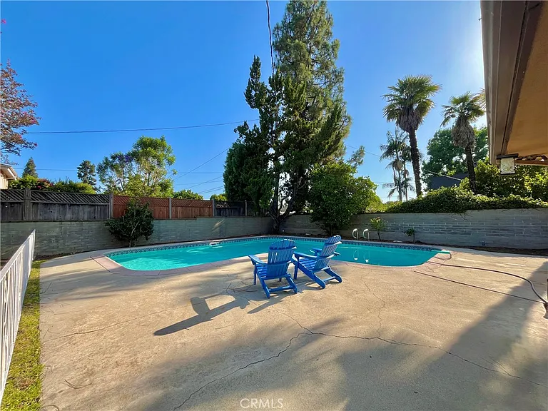 729 N California St — Photo 16