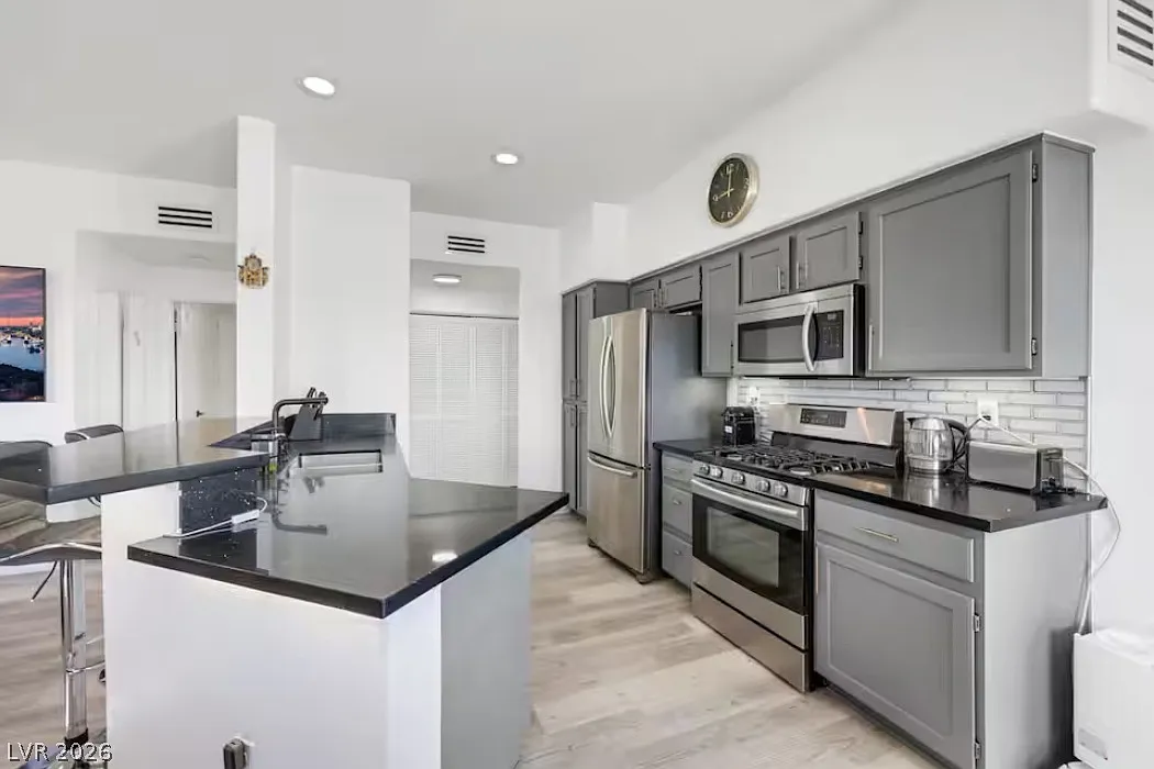 2 bed, 2.0 bath, 1019 sqft, $2,490 — Photo 4