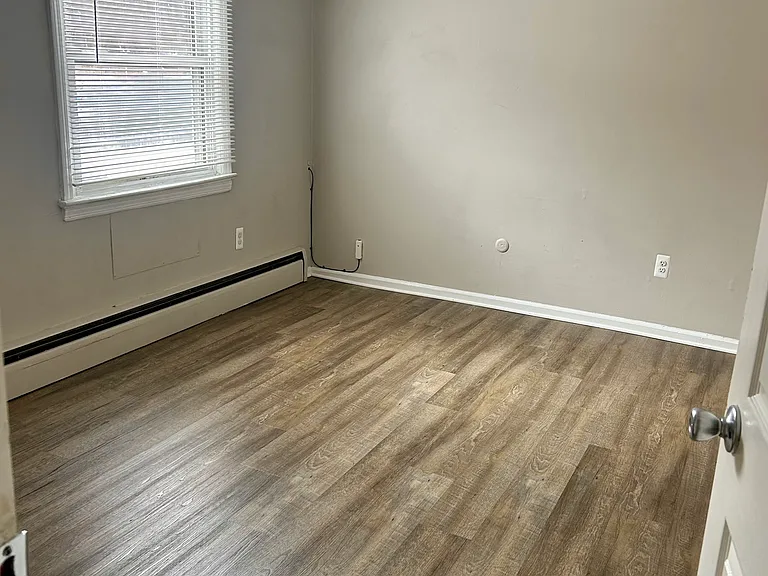 2nd Bedroom w/ Closet