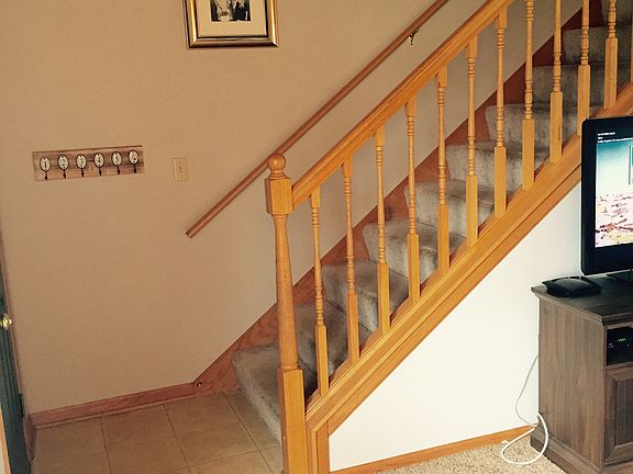 3rd image of W1058 Lewis Ln APT 2