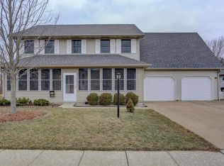 107 Ridge Rd, Mahomet, IL 61853