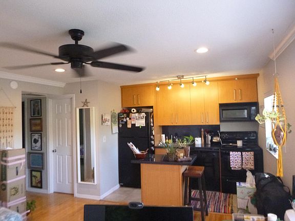 3rd image of 1525 Catherine St APT 23