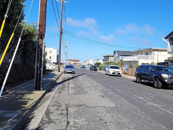 3rd image of 2100 Palmetto Ave