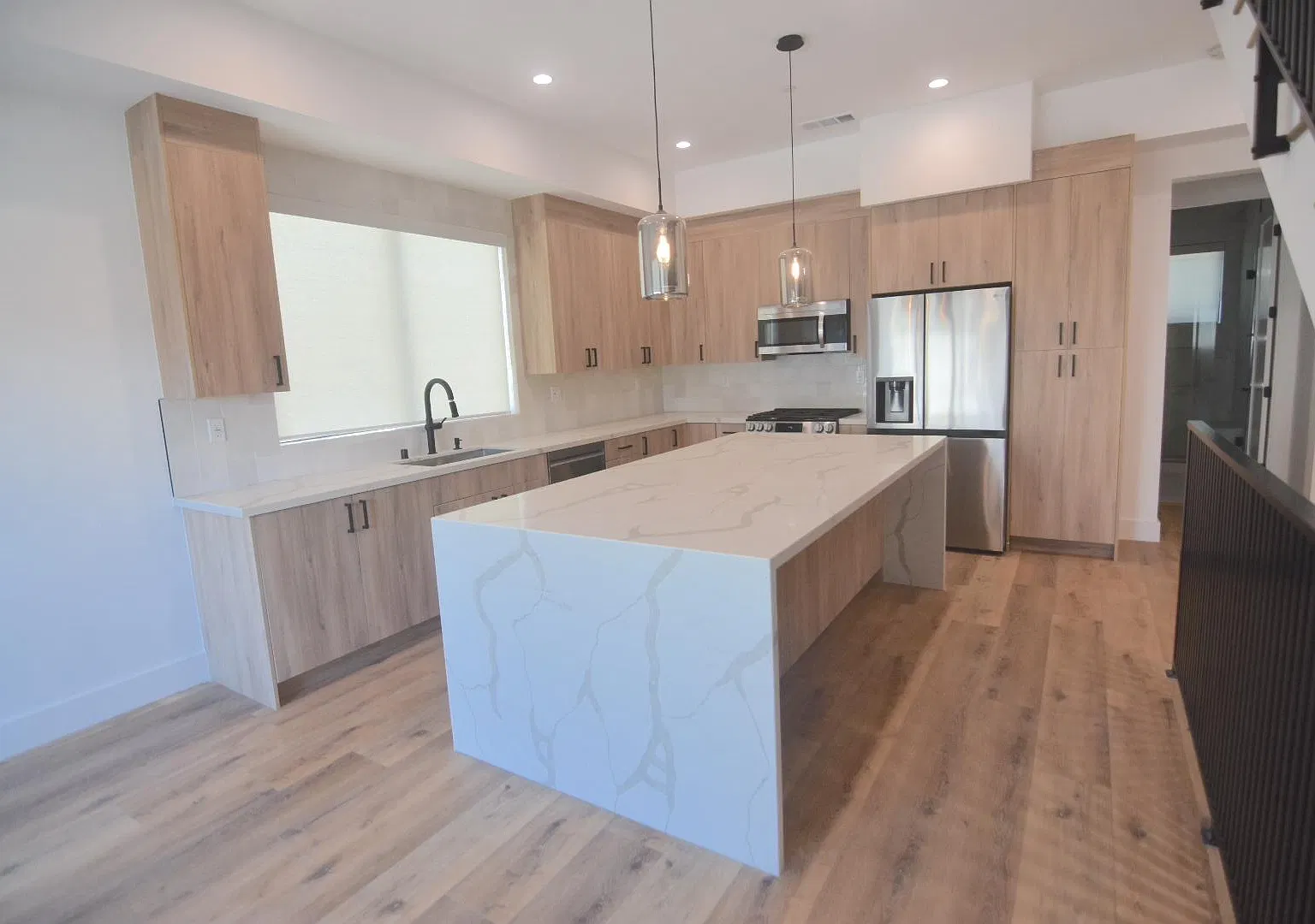 3 bed, 3.5 bath, 1850 sqft, $4,995 — Photo 1