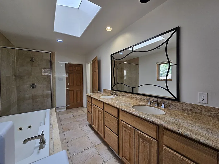 105 Michelle Dr — Photo 17