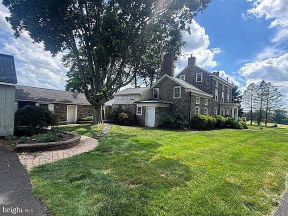 2nd image of 381 Holland Rd