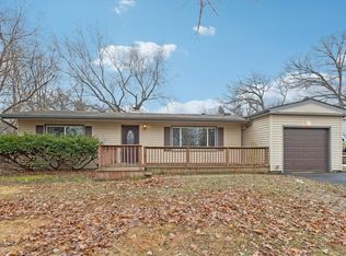 1915 W Oakleaf Dr, McHenry, IL 60051