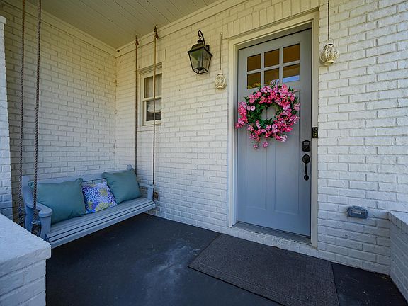3rd image of 2312 Southampton Dr