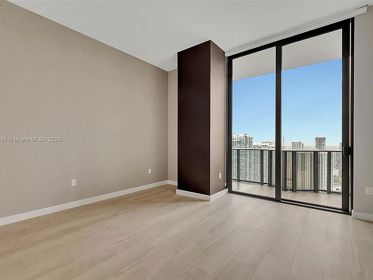 45 SW 9th St #4509 — Photo 6