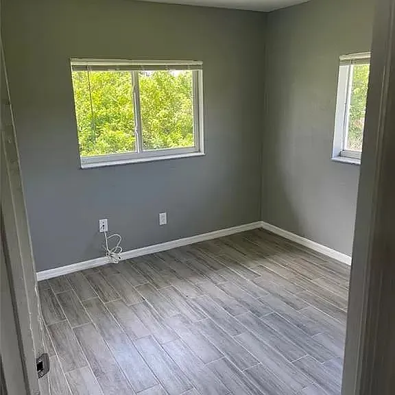 102 Gilbert Ave S — Photo 3