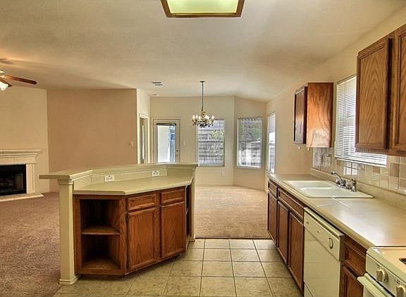 2nd image of 1906 Ascot Ln