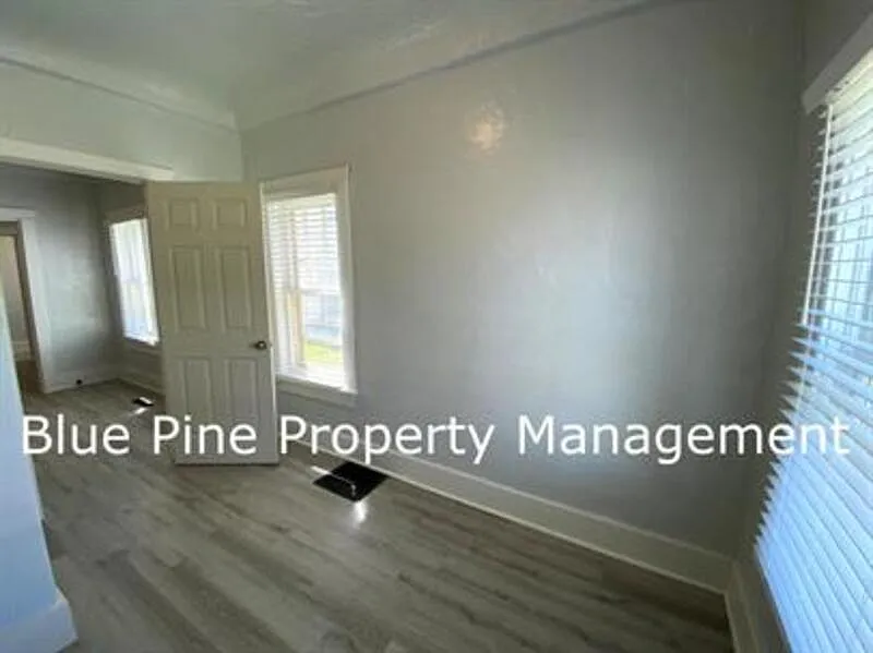 Building Photo - 252 N Shilling Ave #2