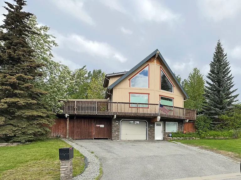 9440 Arlene Dr — Photo 2