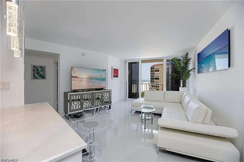 2 bed, 2.0 bath, 1071 sqft, $7,000 — Photo 3