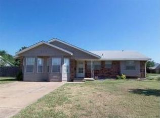 1017 Ridgeway Dr, Moore, OK 73160