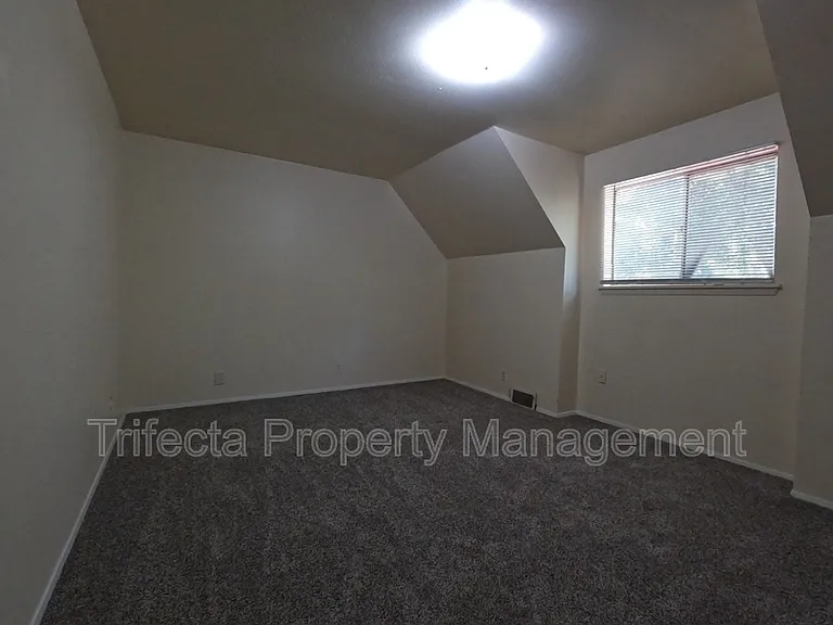 1125 Peterson St — Photo 8