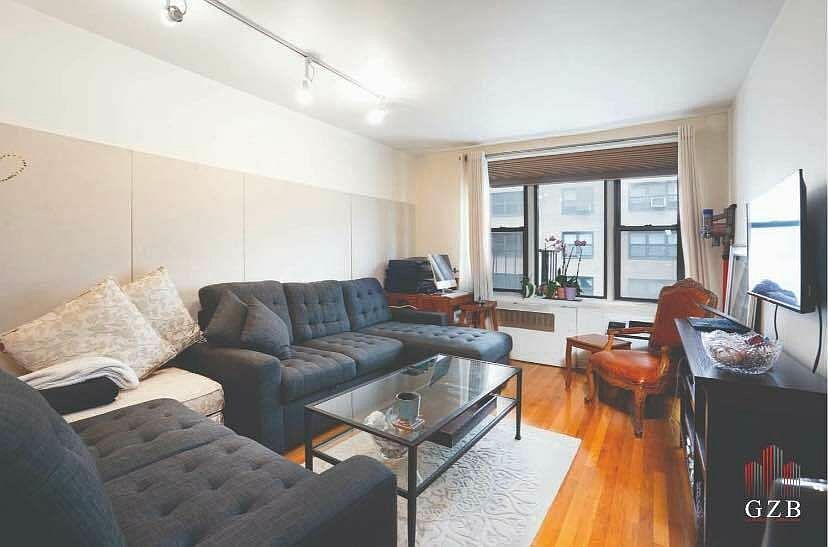 1st image of 200 E 28th St #5FF