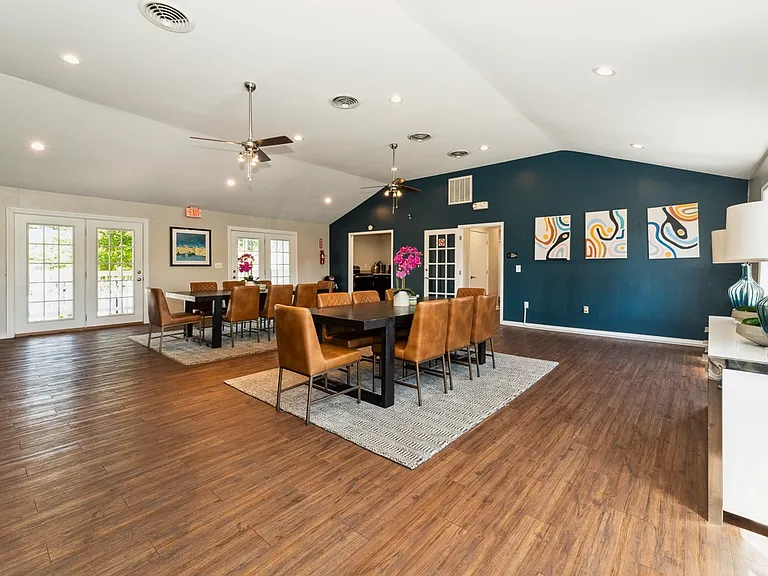 Hyde Park Townhomes — Photo 4