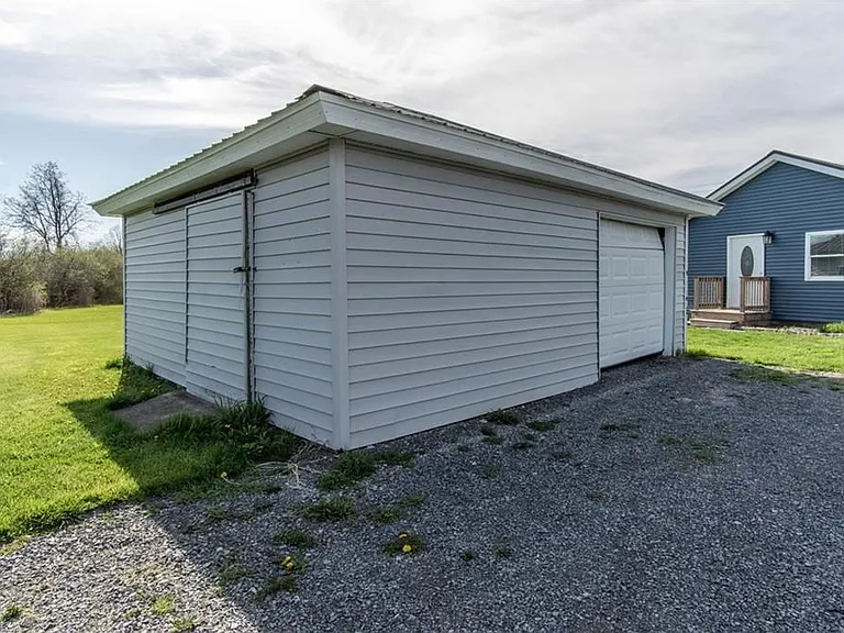 14530 Dodge Ave — Photo 49