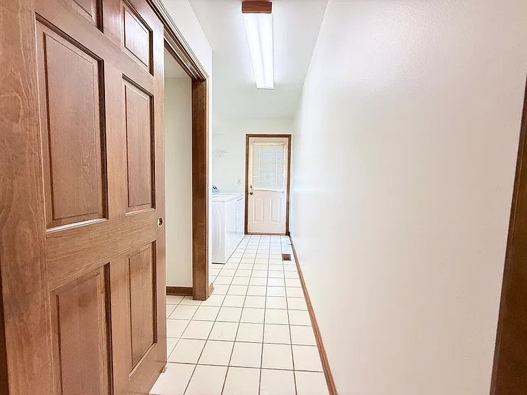 2318 River Woods Dr — Photo 16