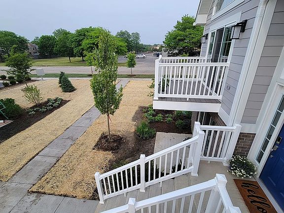 Deck outlooking the front porch