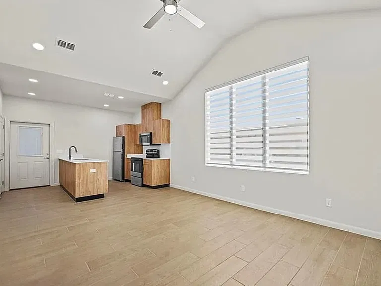 3500 Valencia #1 — Photo 3
