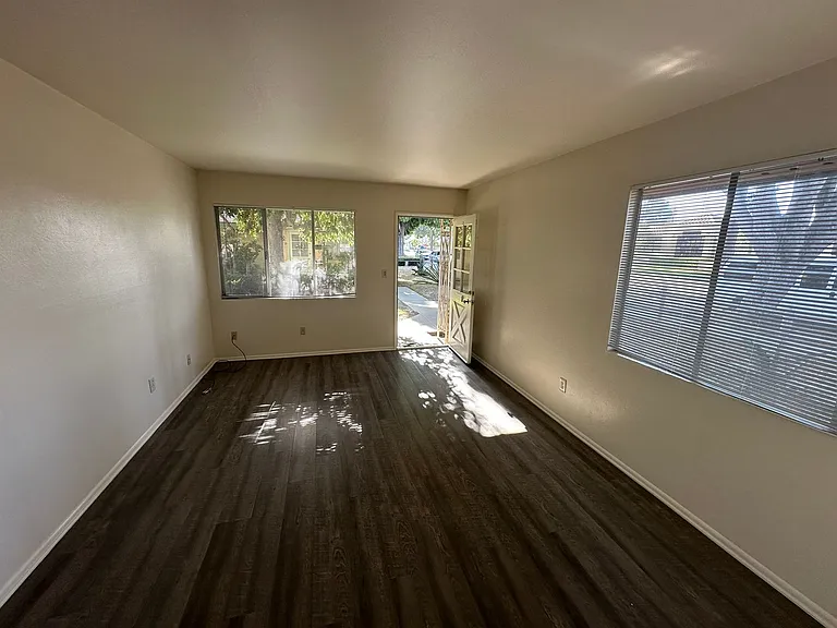 628 E Chapel St #A — Photo 14