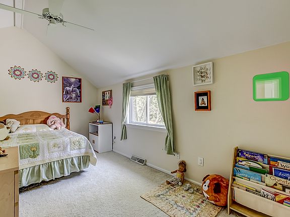 3rd image of 17 Jonathan Dr