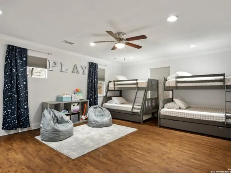 Avant Ave — Photo 21