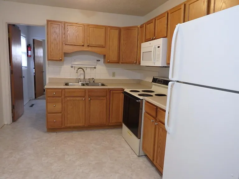 4640 Ford Ave NW — Photo 3