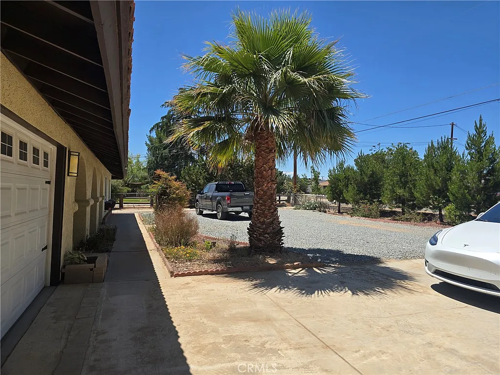 3 bed, 1858 sqft, $2,000 — Photo 2