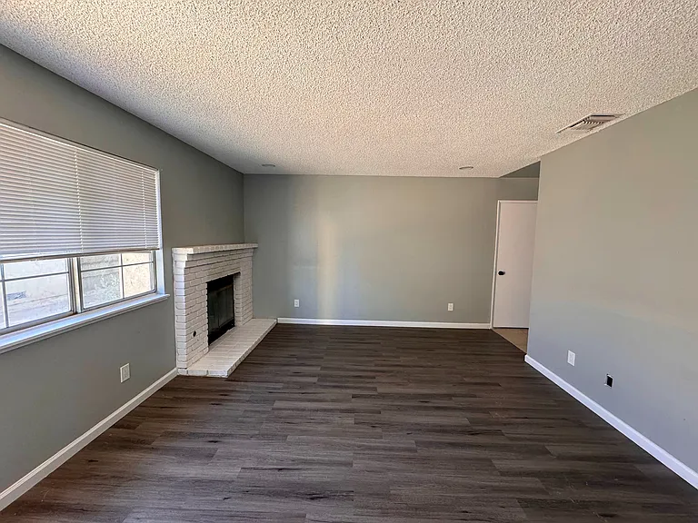 9733 N Loop Blvd #A — Photo 4