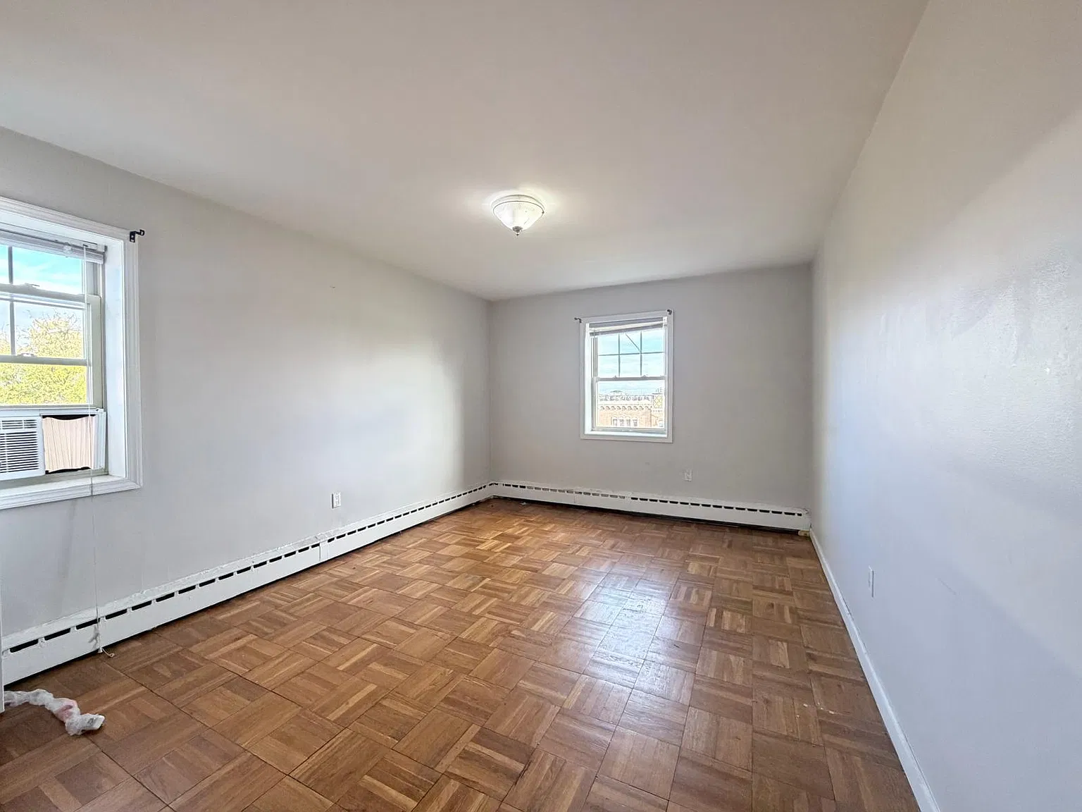 37 Duncan Ave — Photo 2
