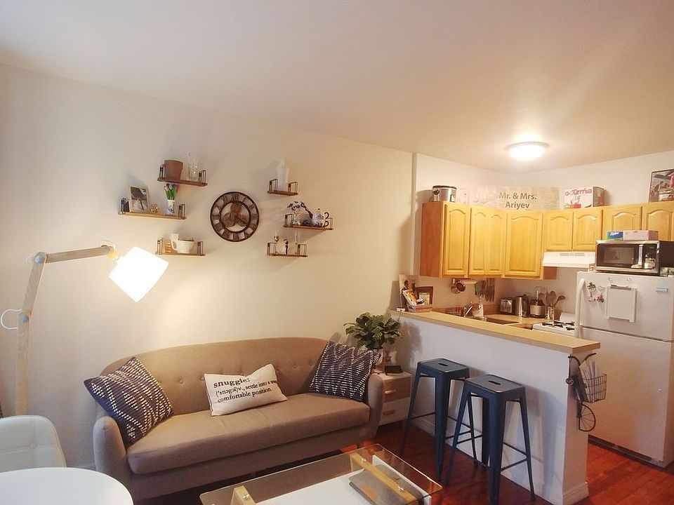 1st image of 403 6th Ave APT 6