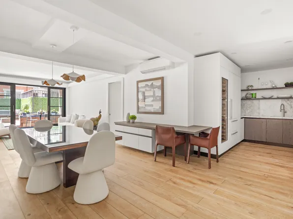 20 East 74th Street 2G image 2 of 19