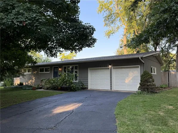 7956 Canterbury St, Prairie Village, KS 66208