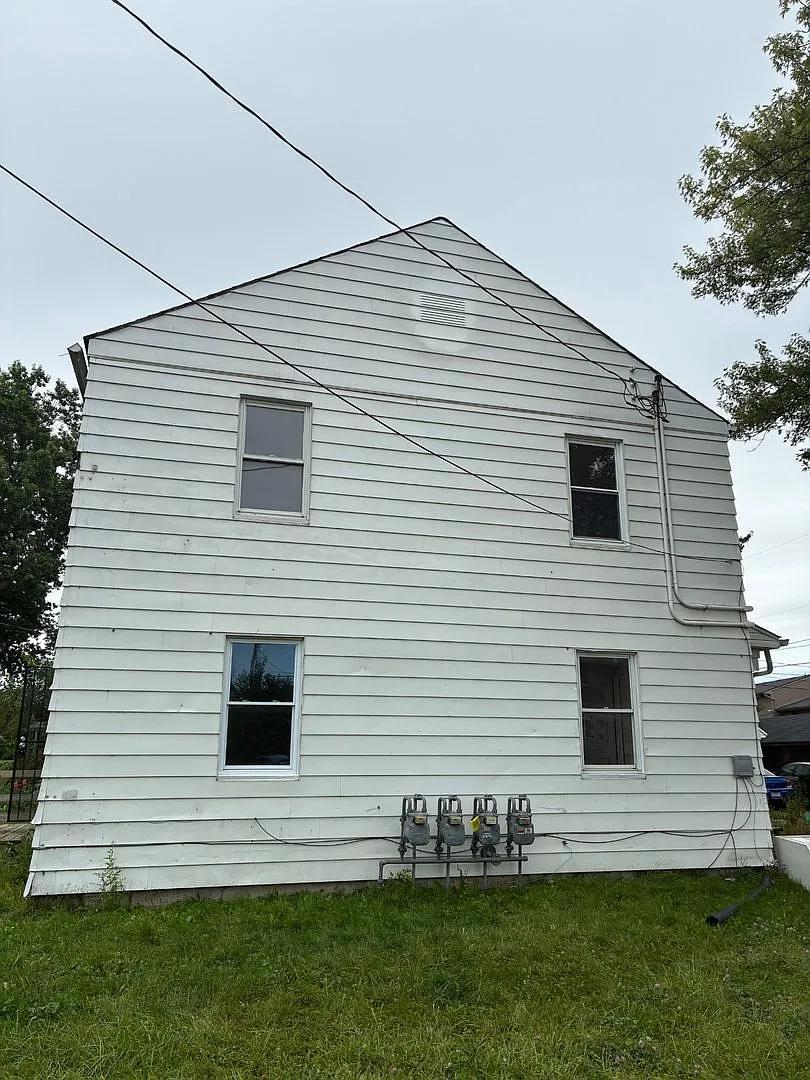 949-955 South Central Dr — Photo 2