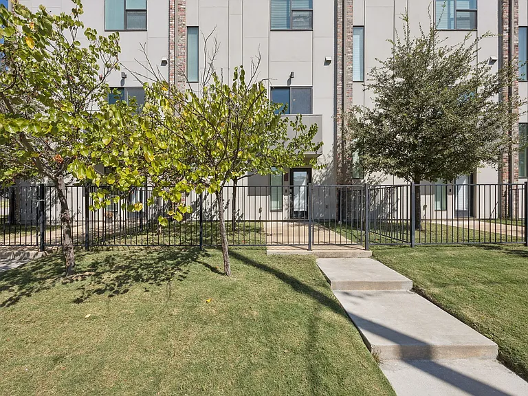 Townhomes on Bennett — Photo 12