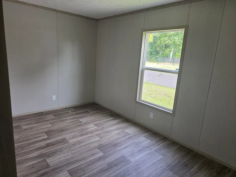 611 Wright Ln — Photo 4