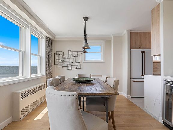 3rd image of 5700 Arlington Ave APT 17U