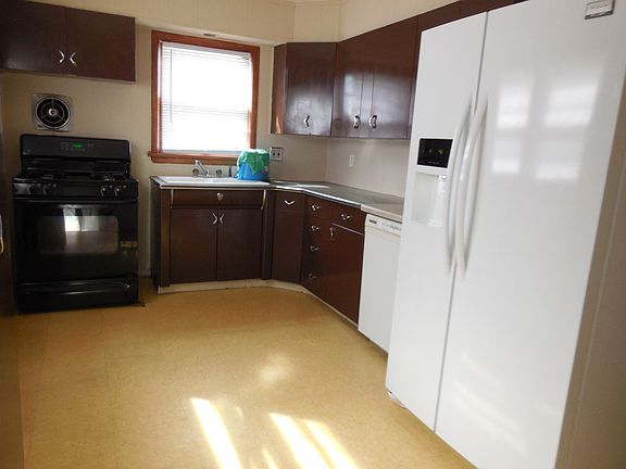 2nd image of 1324 Byron Ave