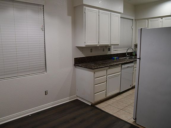 2nd image of 27662 Parkside Dr