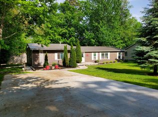 127 Whitebirch Dr, Houghton Lake, MI 48629