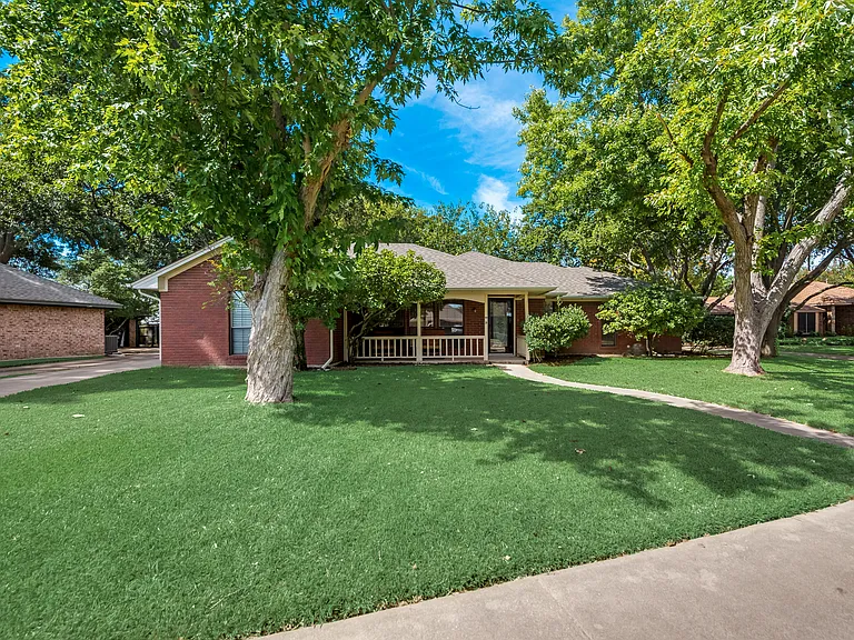 406 Dogwood Trl — Photo 3