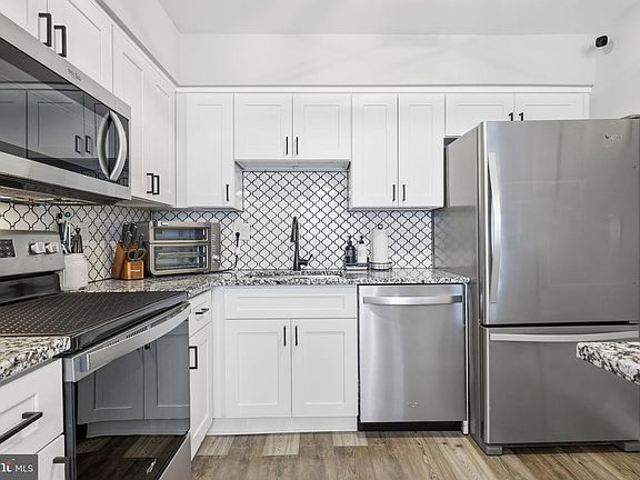 4th image of 22 Fitzwatertown Rd Unit C7