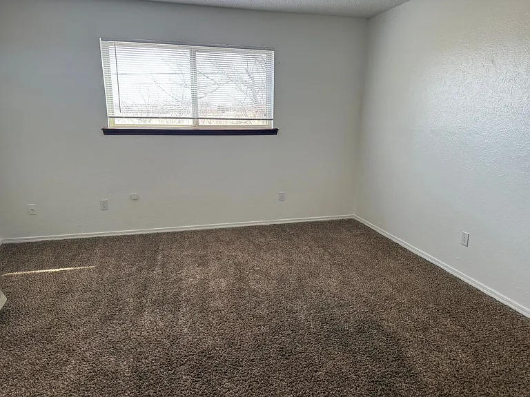 Fox Valley Apartments — Photo 48