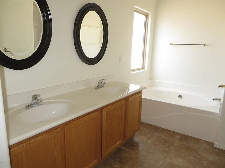 570 W Faith Dawn Ct — Photo 10